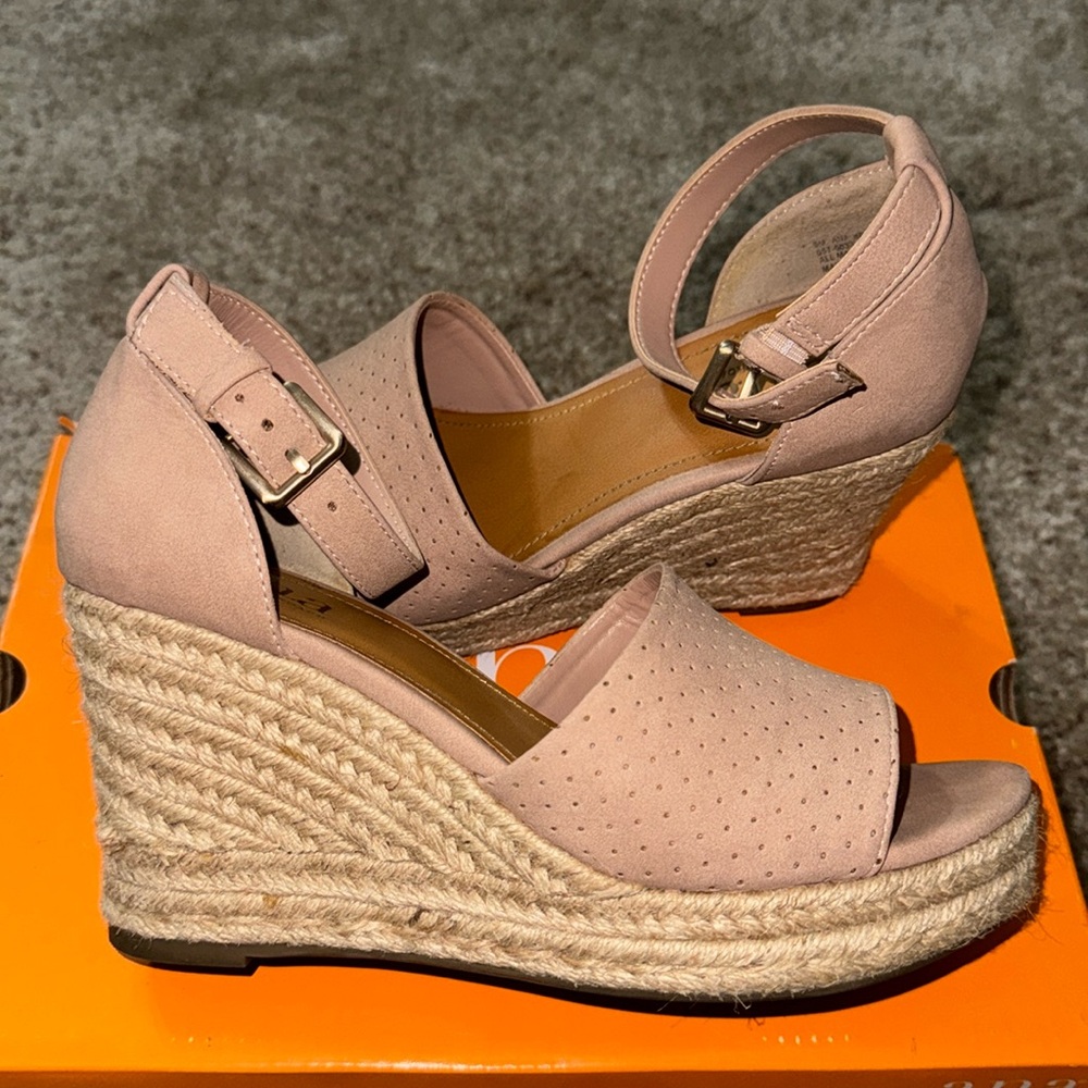 Taupe wedges